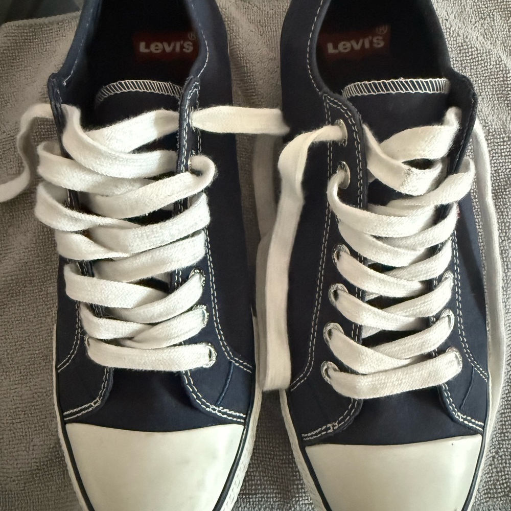 Levi's Men's Dark Blue and White Sneakers